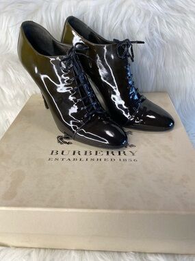 Burberry Patent Leather Lace-Up Heeled Booties. Vintage 2009. Authentic. Size 38